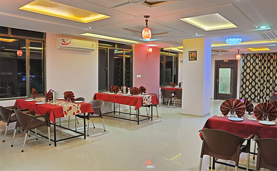 AC dining hall-hotel shivam.jpg